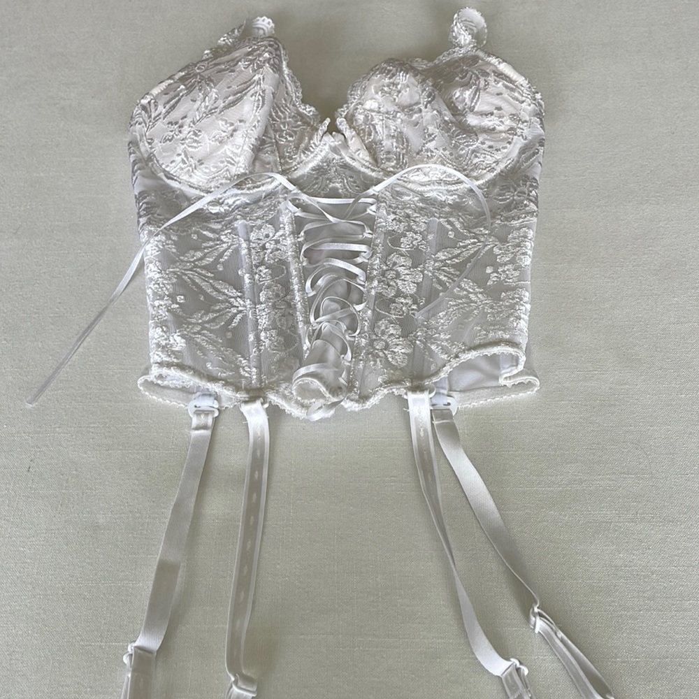 Vintage white corset size 36D.